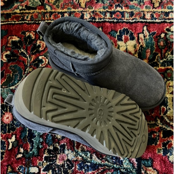 UGG boot - Picture 3 of 4